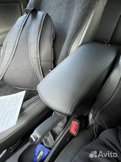 Подлокотник универсальный