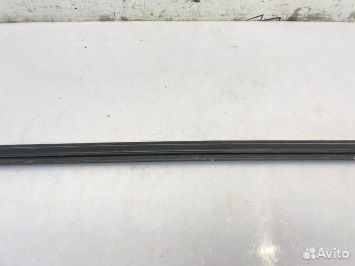 Уплотнитель стекла внешний передний правый Toyota