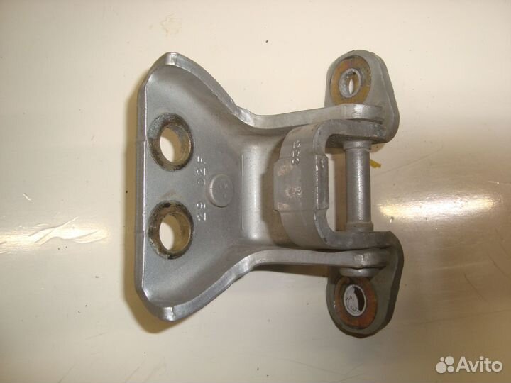 Петля двери задняя правая верхняя W163 M628 A16373