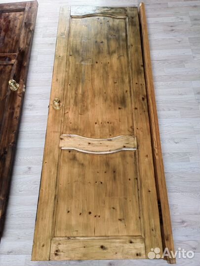 Дверь из массива