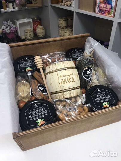 Подарок мужчине с медом, чаем, орехами