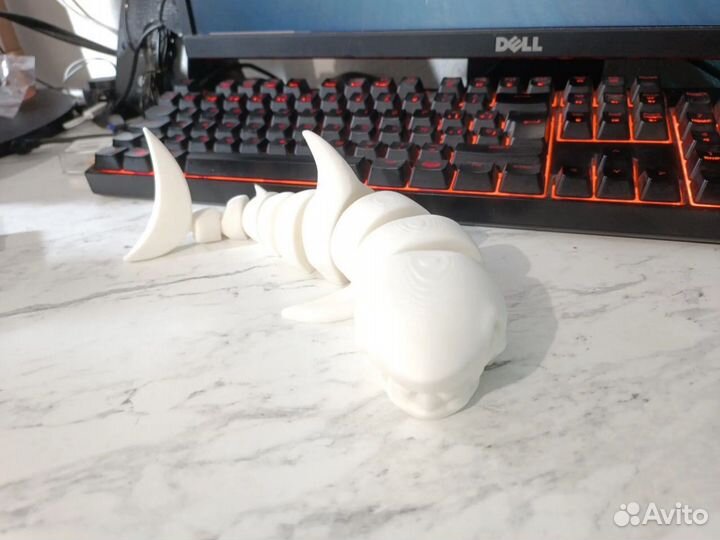 Пдвижная акула (колекционирование и игрушки)