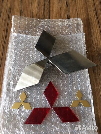 Эмблемы Митсубиси