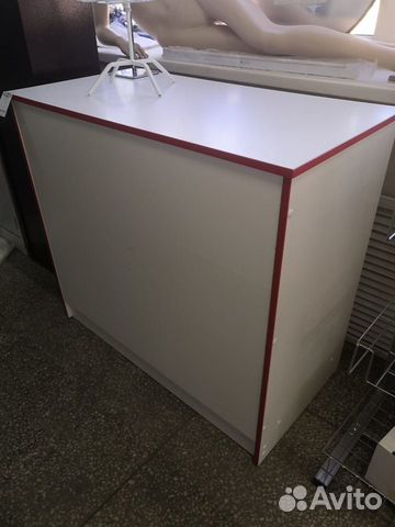 Прилавок кассира или для выдачи товара