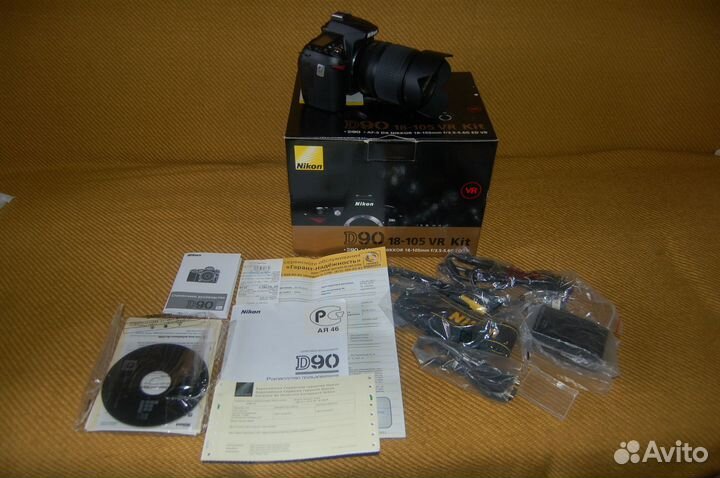 Цифровая фотокамера Nikon D90 Kit 18-105 VR