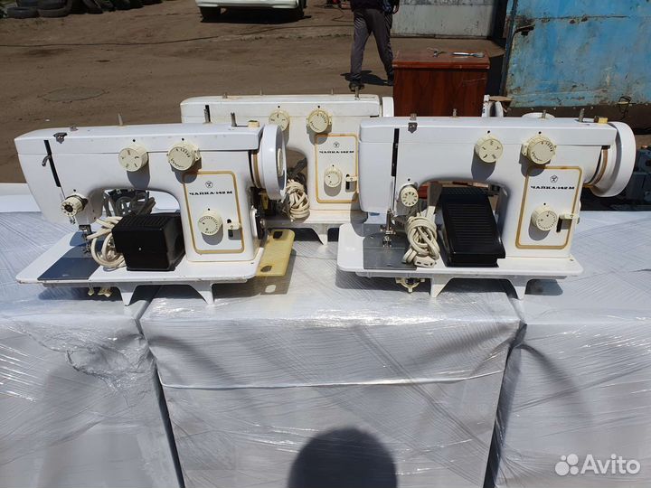 Швейная машинка Чайка 142м нажная