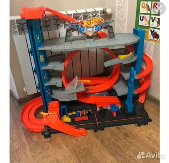Hotwheels Ultimate гараж с акулой