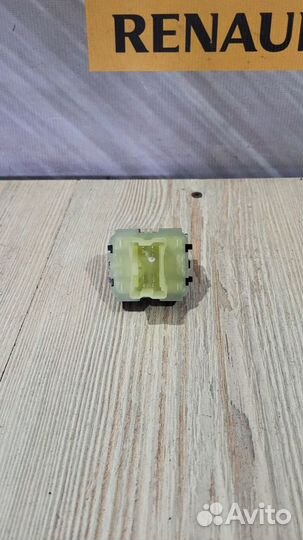 Блок кнопок стеклоподъемников Renault sandero 2 Ле