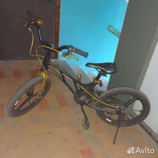 Детский велосипед бу,диаметр колес 18