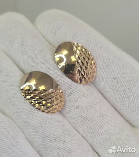 Продам пару золотых серег 