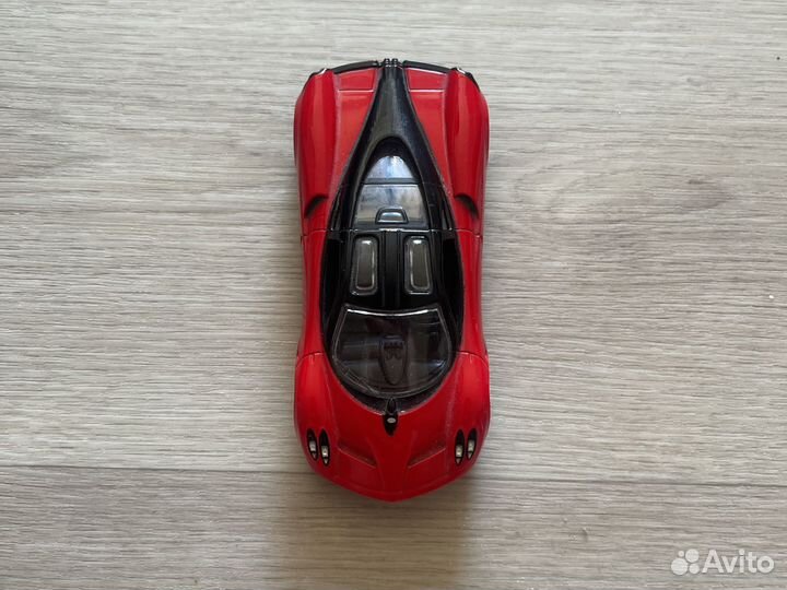 Масштабная модель Pagani huyara 1:43