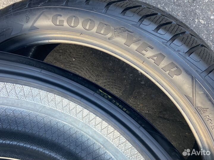 Goodyear UltraGrip Performance Gen-1 285/35 R22 106V
