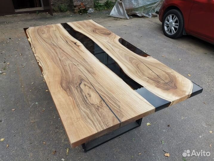 Компьютерный стол из массива