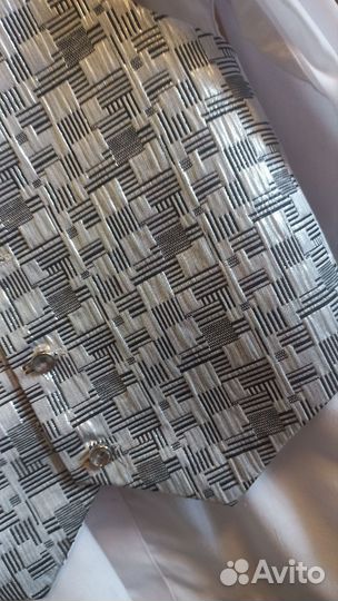 Жилет с бабочкой