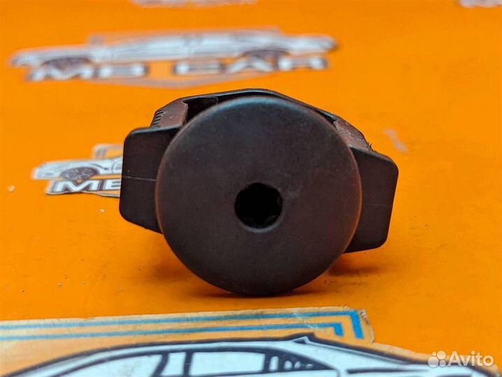 Клипса радиатора w209 CLK-class 112.955