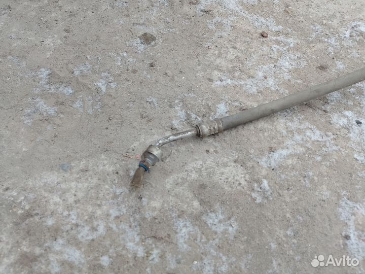 Трубка кондиционера Audi A6 C6 AUK 3.2