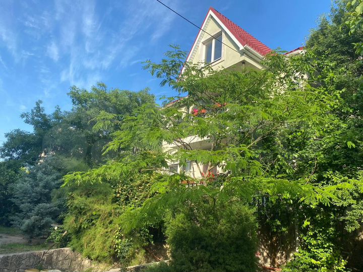 Дом 600 м² на участке 12 сот.