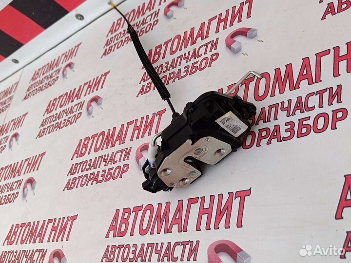 Замок двери задней левой Джили Кулрей SX11