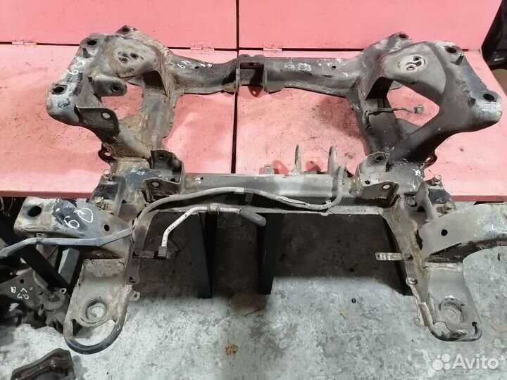 Подрамник Suzuki Grand Vitara J24B