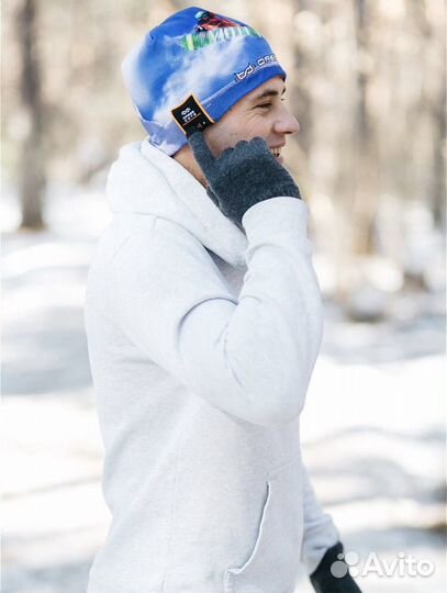 Шапка двухсторонняя с гарнитурой и сенсорные перча