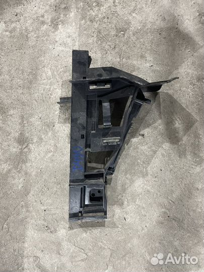 Кронштейн замка двери задний левый ford focus 3