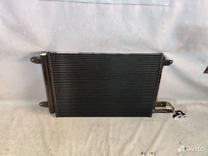 Фольцваген Гольф 6 2009- Радиатор кондиционе 11096