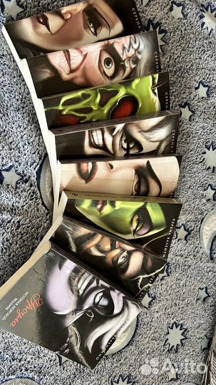 Коллекция книг Серены Валентино