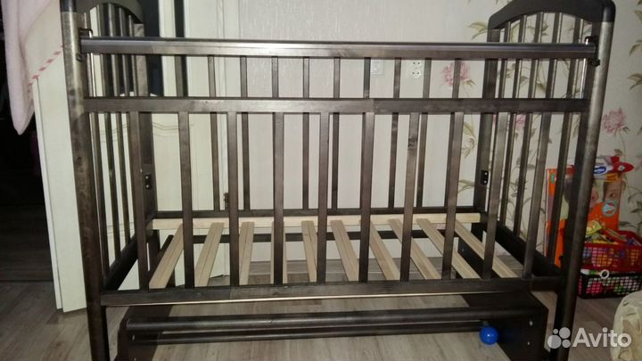 Продам кроватку маятник