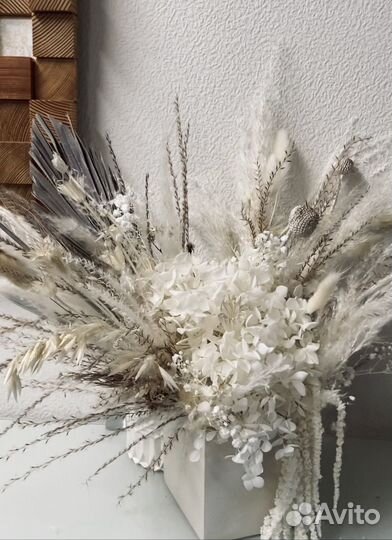 Композиция из сухоцветов в кашпо