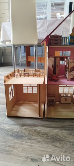 Кукольный домик с мебелью