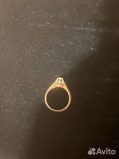 Золотое кольцо с бриллиантом 583 пробы