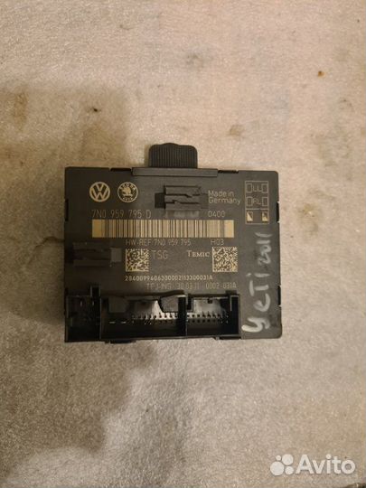 Блок управления дверьми задний правый Skoda Yeti