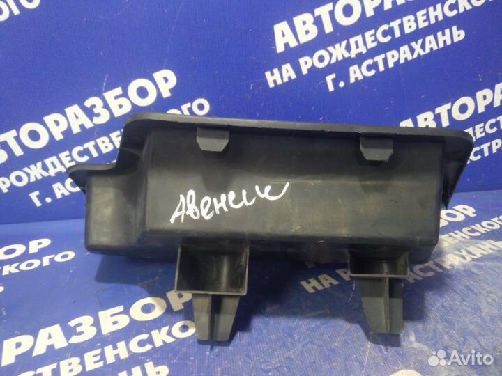 Ящик для инструмента Toyota Avensis седан 2005