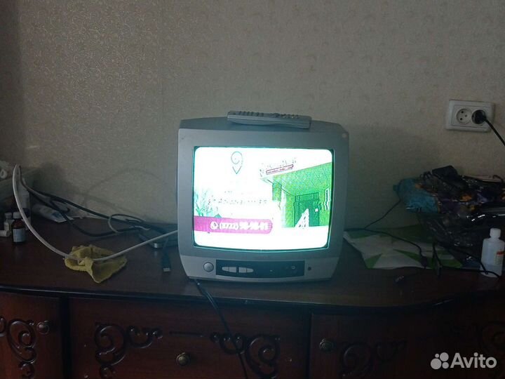 Телевизор и видеомагнитофон