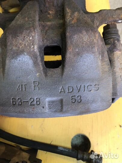 Суппорт тормозной передний Toyota Camry 50 V50