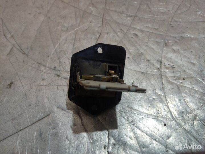 Резистор отопителя Hyundai Solaris седан G4FC 2011