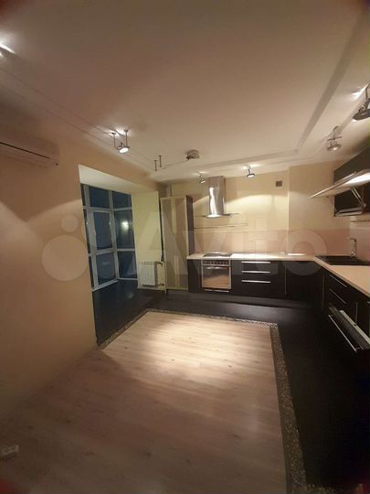 4-к. квартира, 110,8 м², 2/5 эт.