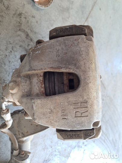 Суппорт передний левый Ford Focus 3 1.6 2011