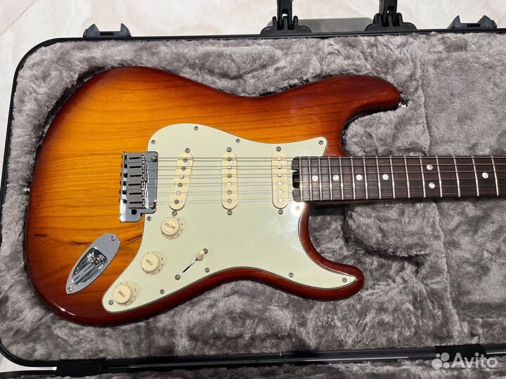 Электрогитара Fender Elite Stratocaster
