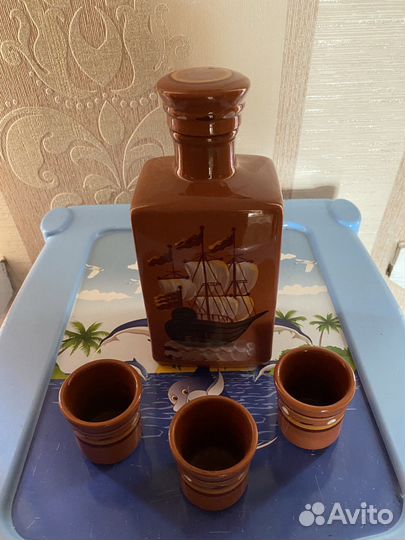 Графин со стаканами