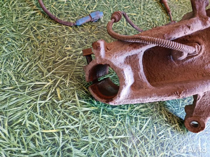 Поворотный кулак правый Ситроен С3 2005 г