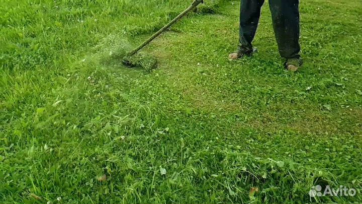 Покос травы триммером