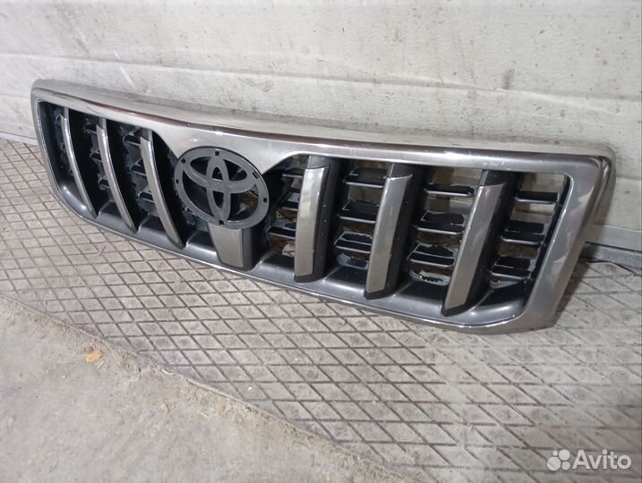 Решётка радиатора Toyota Land Cruiser Prado 120