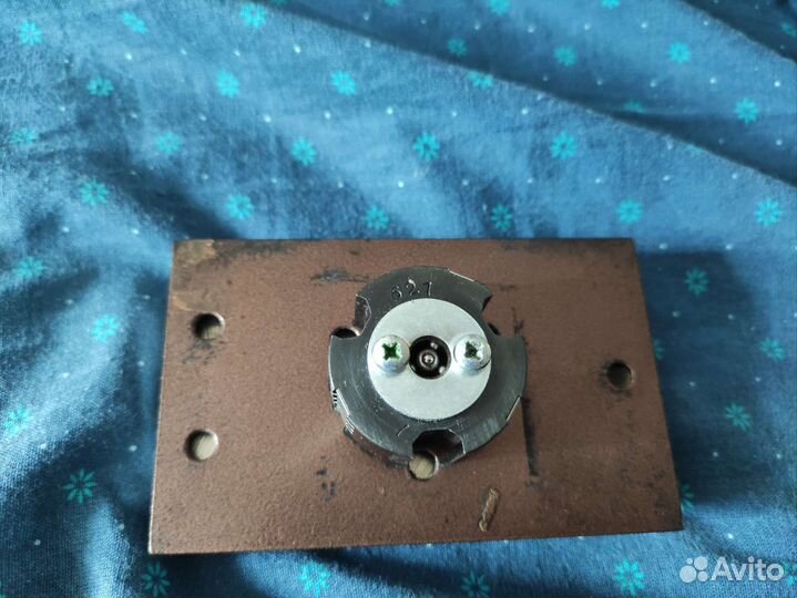 Замок дверной