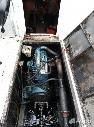 Прогулочный катер