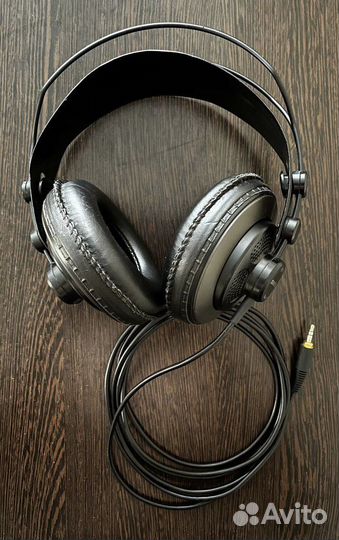 Студийные наушники Samson SR850