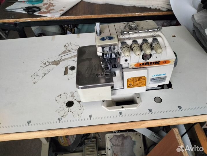 Швейная машинка jack