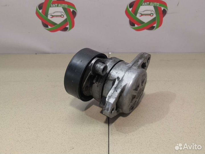 Mercedes W164 V8 Ролик с натяжителем в сборе