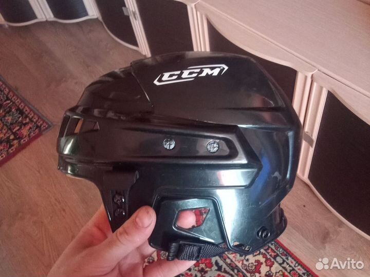 Хоккейный шлем