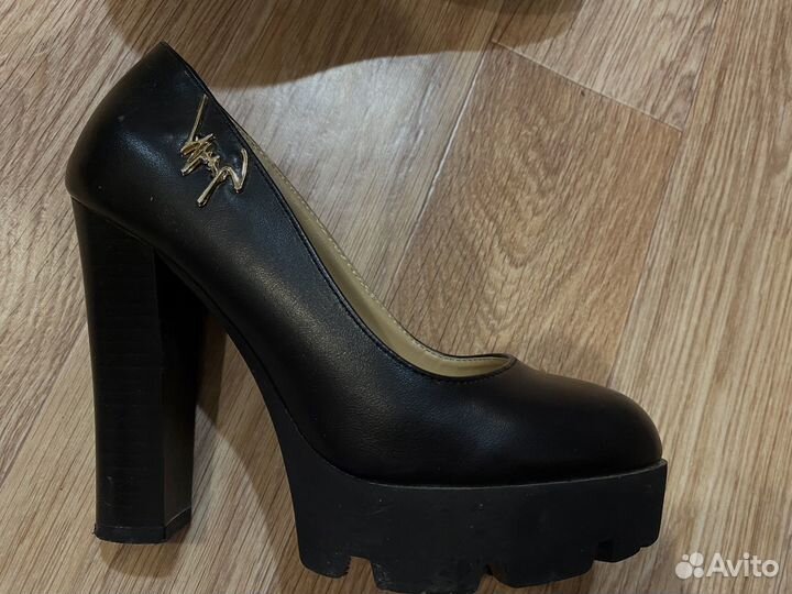 Туфли на каблуке